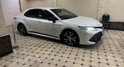 Toyota Camry 2020 года за 14 200 000 тг. в Алматы – фото 3