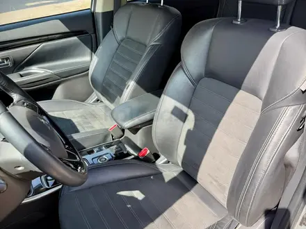 Mitsubishi Outlander 2022 года за 11 490 000 тг. в Алматы – фото 17