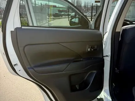 Mitsubishi Outlander 2022 года за 11 490 000 тг. в Алматы – фото 19