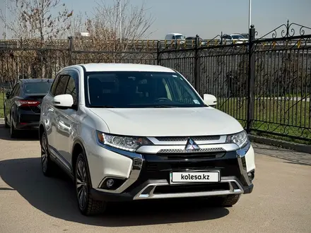 Mitsubishi Outlander 2022 года за 11 490 000 тг. в Алматы