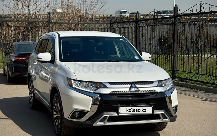 Mitsubishi Outlander 2022 года за 11 490 000 тг. в Алматы