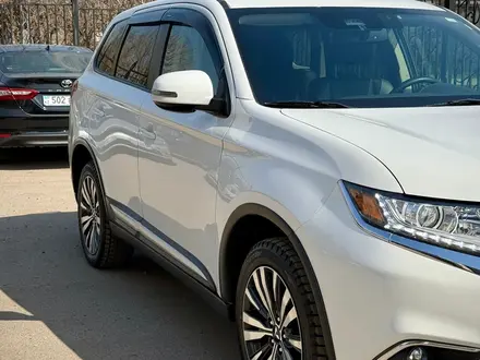 Mitsubishi Outlander 2022 года за 11 490 000 тг. в Алматы – фото 6