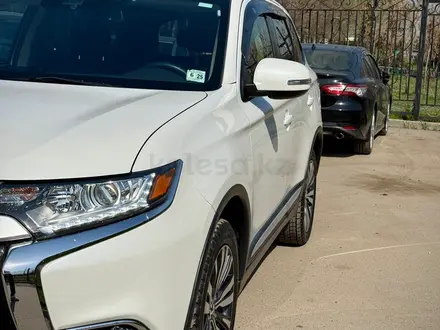 Mitsubishi Outlander 2022 года за 11 490 000 тг. в Алматы – фото 7