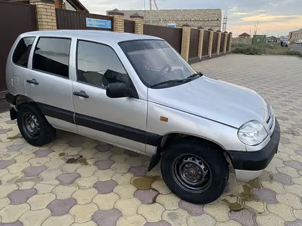 Chevrolet Niva 2004 года за 2 200 000 тг. в Атырау – фото 4