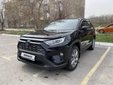 Toyota RAV4 2021 года за 17 600 000 тг. в Караганда – фото 2