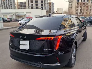 Hongqi E-QM5