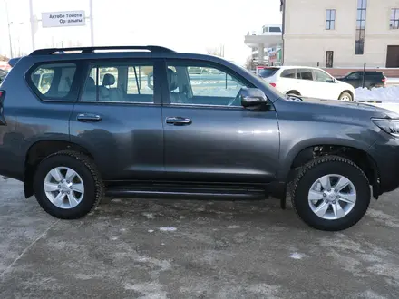 Toyota Land Cruiser Prado 2023 года за 28 990 000 тг. в Актобе – фото 4