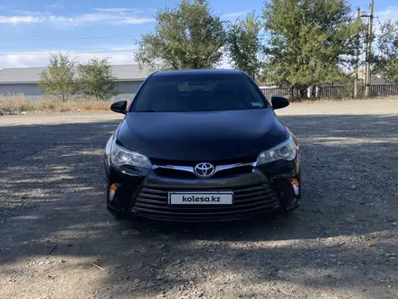 Toyota Camry 2015 года за 8 700 000 тг. в Актобе – фото 11