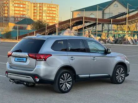 Mitsubishi Outlander 2019 года за 10 600 000 тг. в Актобе – фото 3