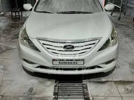 Hyundai Sonata 2013 года за 3 500 000 тг. в Атырау – фото 3