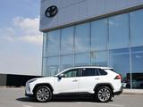 Toyota RAV4 Luxe 2025 года за 20 990 000 тг. в Шымкент – фото 3