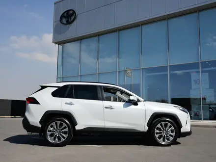 Toyota RAV4 Luxe 2025 года за 20 990 000 тг. в Шымкент – фото 17