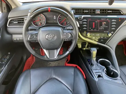 Toyota Camry 2019 года за 15 530 000 тг. в Алматы – фото 11