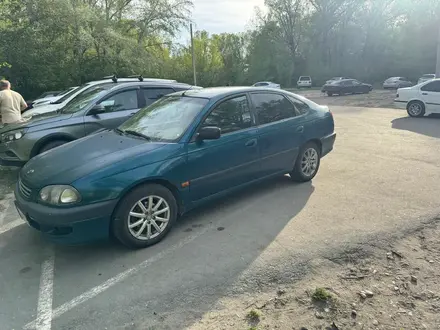 Toyota Avensis 1998 годаүшін2 150 000 тг. в Семей – фото 2