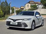 Toyota Camry 2018 года за 13 500 000 тг. в Актау