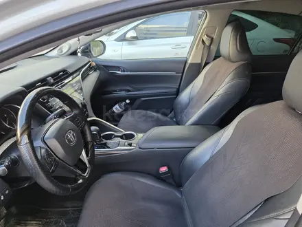 Toyota Camry 2018 года за 14 000 000 тг. в Актау – фото 9