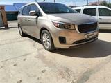 Kia Carnival 2016 года за 9 000 000 тг. в Атырау