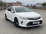 Toyota Camry 2015 года за 11 500 000 тг. в Атырау – фото 2