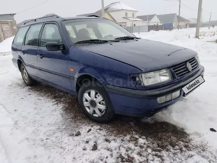 Volkswagen Passat 1994 года за 1 400 000 тг. в Уральск – фото 2