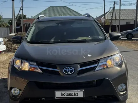 Toyota RAV4 2015 года за 7 700 000 тг. в Атырау – фото 2