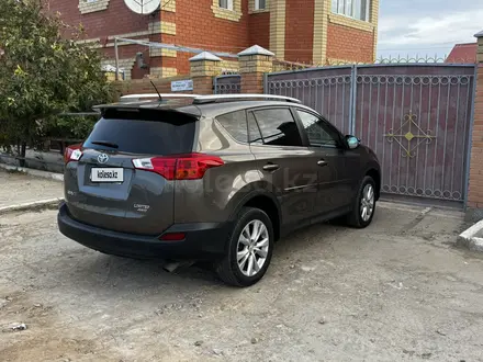 Toyota RAV4 2015 года за 8 000 000 тг. в Атырау – фото 30