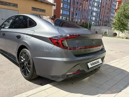 Hyundai Sonata 2023 года за 10 300 000 тг. в Астана – фото 2