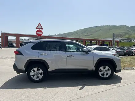 Toyota RAV4 2020 года за 9 800 000 тг. в Актау – фото 5