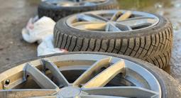 Диски R18 5x114.3 Toyota Lexus Шины Michelin Зима за 350 000 тг. в Астана
