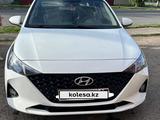 Hyundai Accent 2020 года за 7 100 000 тг. в Уральск – фото 2