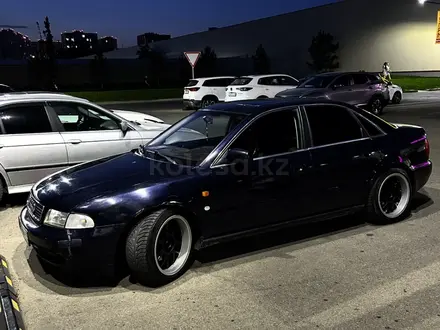 Audi A4 1996 года за 1 300 000 тг. в Алматы – фото 2