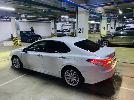 Toyota Camry 2018 года за 13 200 000 тг. в Астана – фото 27