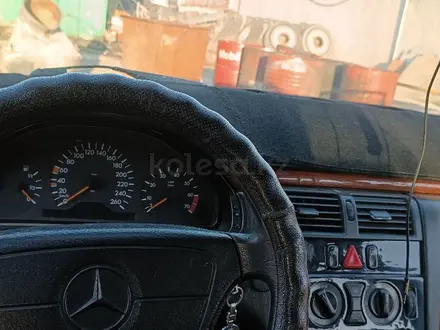Mercedes-Benz E 320 1998 года за 2 300 000 тг. в Алматы – фото 15