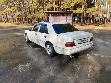 Mercedes-Benz E 220 1992 года за 1 600 000 тг. в Талдыкорган – фото 3