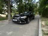 Lexus ES 350 2020 года за 21 000 000 тг. в Алматы