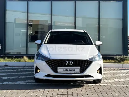 Hyundai Accent 2021 года за 8 290 000 тг. в Караганда – фото 2