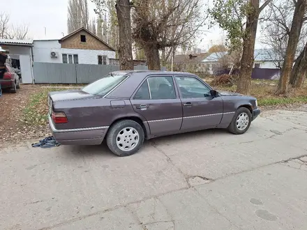 Mercedes-Benz E 200 1993 года за 1 300 000 тг. в Тараз – фото 3