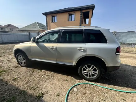 Volkswagen Touareg 2007 года за 5 000 000 тг. в Алматы – фото 2