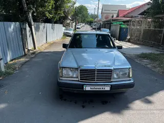 Mercedes-Benz E 230