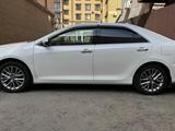 Toyota Camry 2015 года за 11 203 108 тг. в Уральск – фото 3