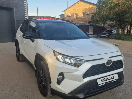 Toyota RAV4 2021 года за 15 490 000 тг. в Караганда – фото 3