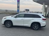 Toyota Highlander 2019 года за 19 000 000 тг. в Алматы – фото 4