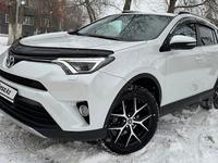 Toyota RAV4 2018 года за 13 000 000 тг. в Актобе