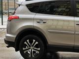 Toyota RAV4 2016 года за 7 500 000 тг. в Атырау – фото 5