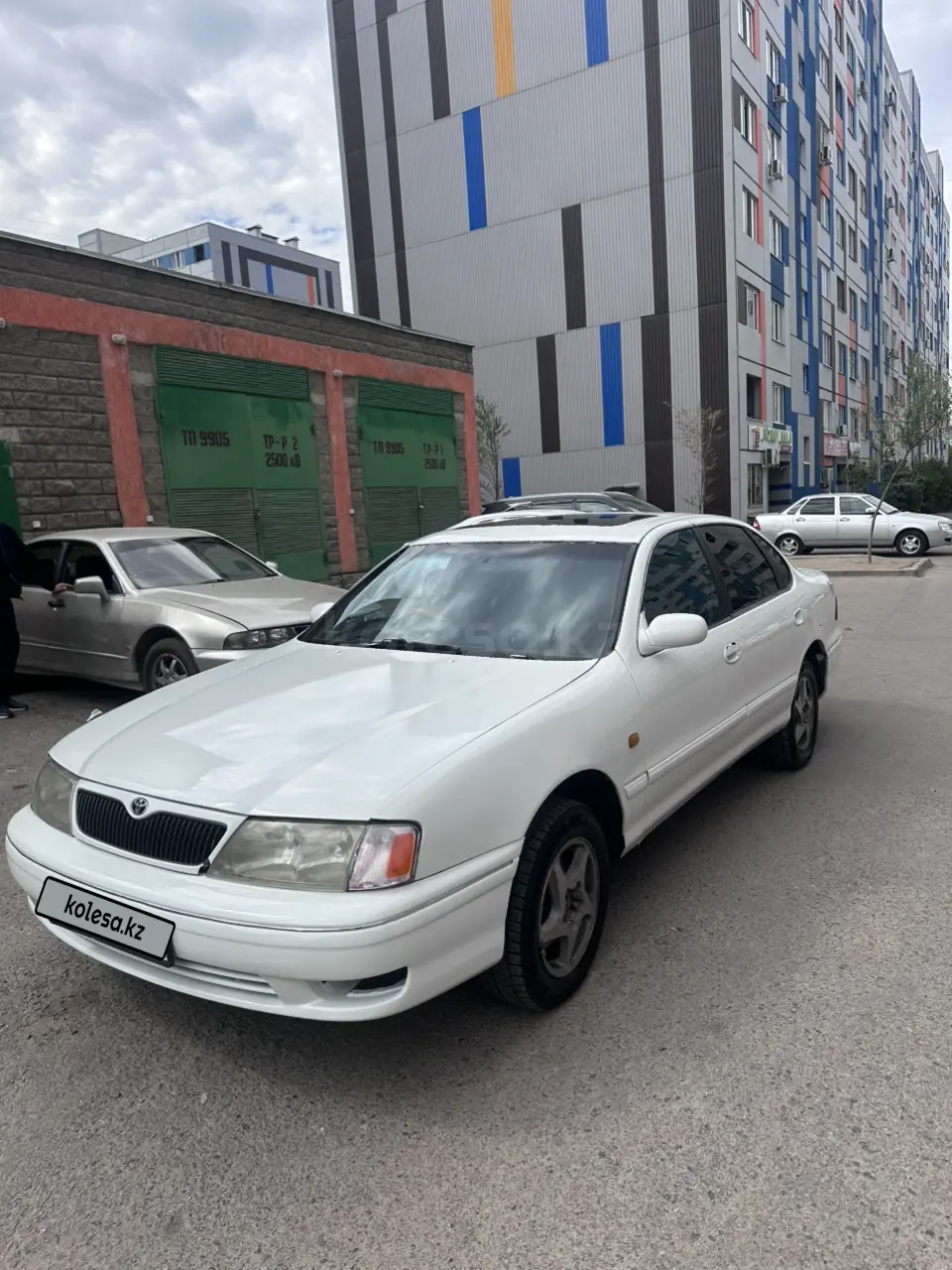 Toyota Avalon, 1999