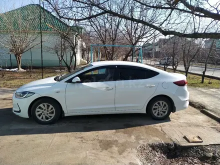 Hyundai Elantra 2018 года за 5 499 990 тг. в Шымкент – фото 4