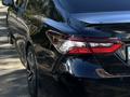 Toyota Camry 2021 года за 10 500 000 тг. в Уральск – фото 7