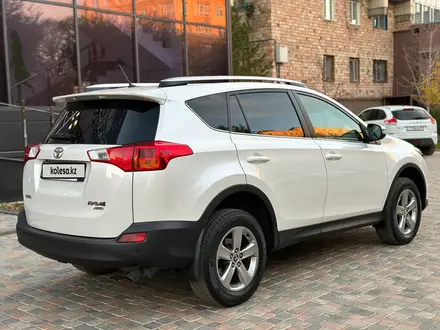 Toyota RAV4 2015 года за 10 200 000 тг. в Караганда – фото 2