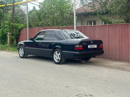 Mercedes-Benz E 320 1993 года за 2 300 000 тг. в Алматы – фото 4