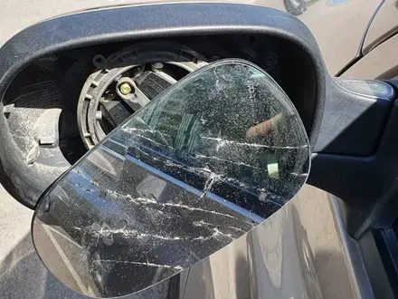 Стекло зеркала Nissan Renault за 4 000 тг. в Актобе