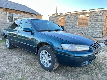 Toyota Camry 1997 года за 2 000 000 тг. в Актобе – фото 3